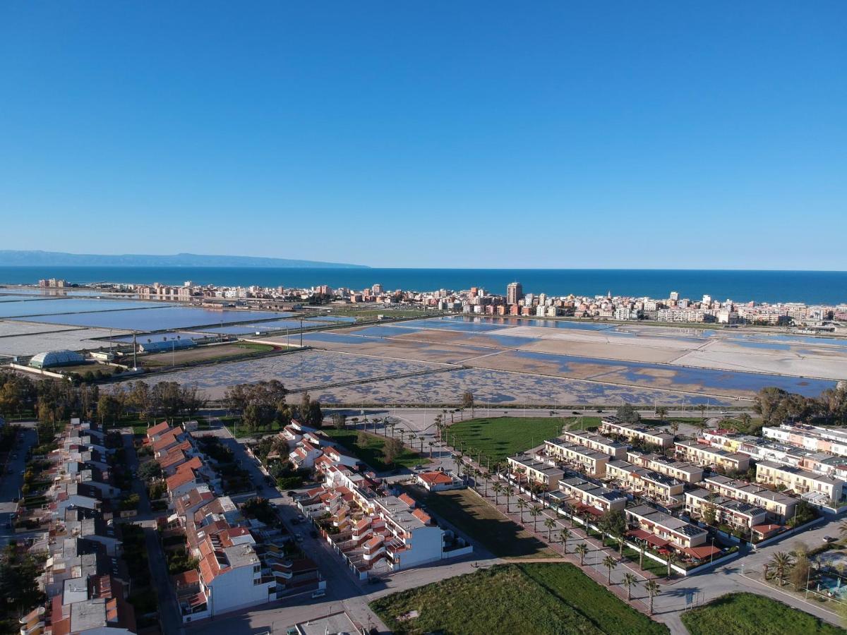 Blu Salina - Casa Vacanze Margherita Di Savoia Esterno foto